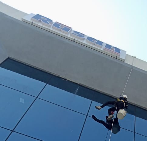 Specialized facade cleaning service